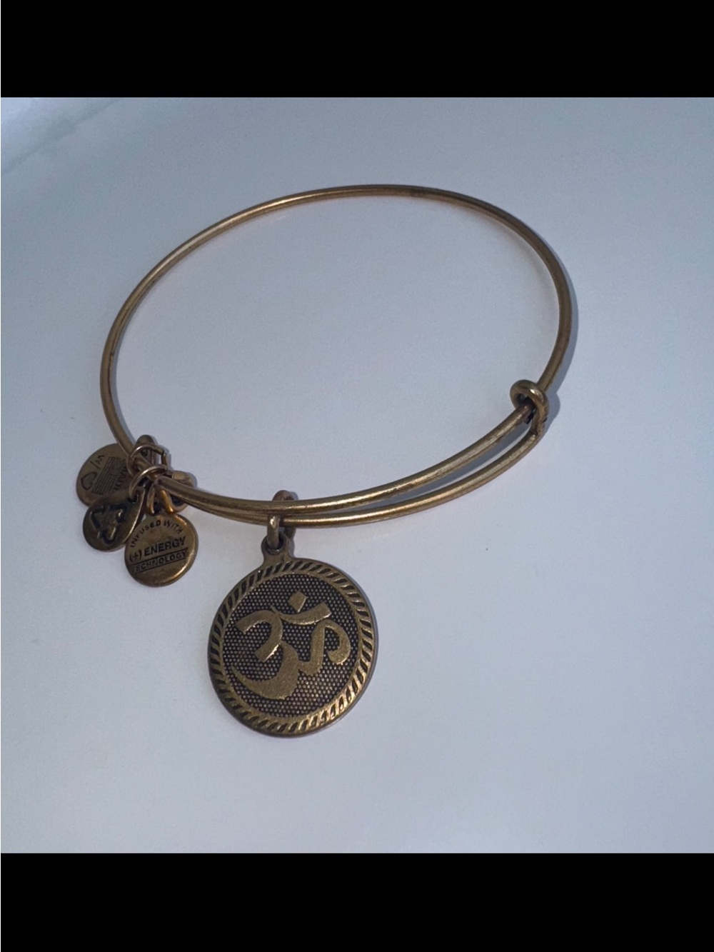 Alex and ani om